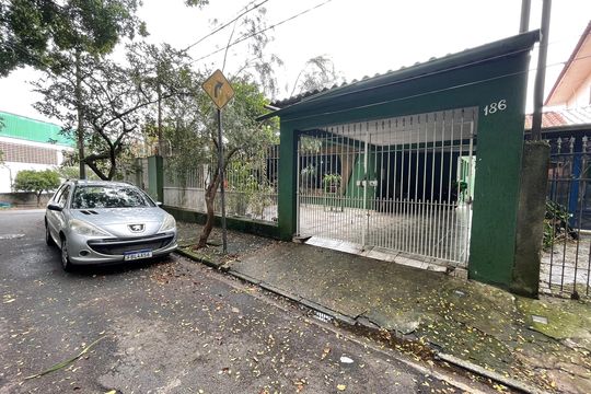 Fachada de casa para alugar com 5 quartos, 130m² em Cidade dos Bandeirantes, São Paulo