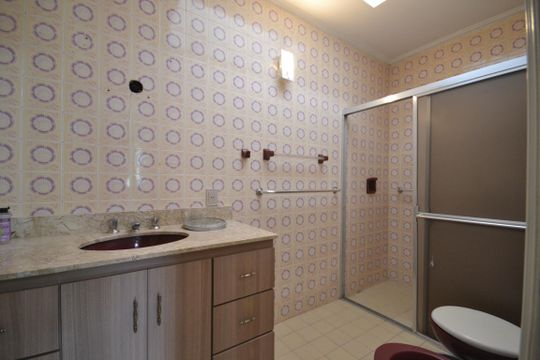 Banheiro 1 de casa para alugar com 5 quartos, 130m² em Cidade dos Bandeirantes, São Paulo