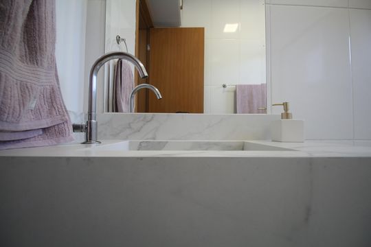 Banheiro de apartamento à venda com 1 quarto, 35m² em Parque Regina, São Paulo
