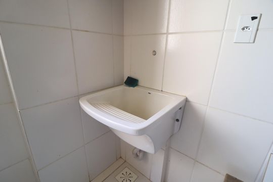 Cozinha e Área de Serviço de apartamento para alugar com 3 quartos, 62m² em Jardim Holanda, Uberlândia