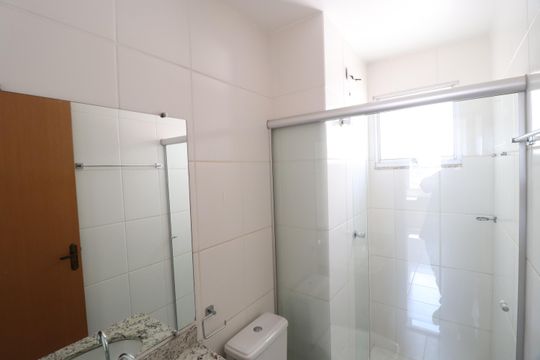 Banheiro Social de apartamento para alugar com 3 quartos, 62m² em Jardim Holanda, Uberlândia