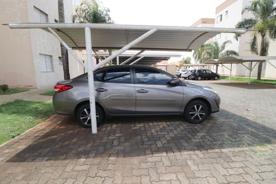 Garagem de apartamento para alugar com 3 quartos, 62m² em Jardim Holanda, Uberlândia