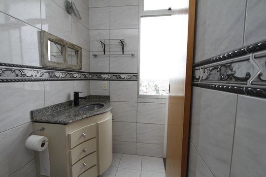 Banheiro da Suíte de apartamento para alugar com 2 quartos, 72m² em Barroca, Belo Horizonte