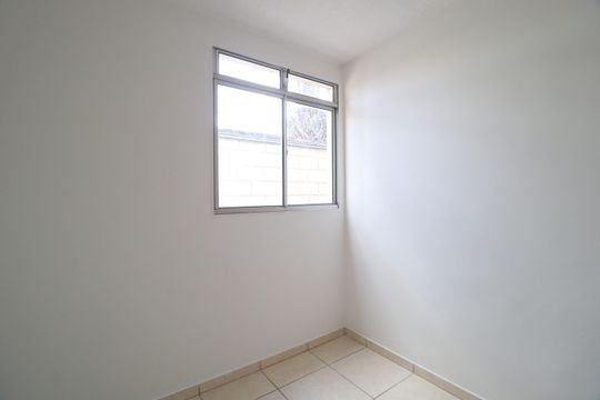 Quarto 2 de apartamento para alugar com 2 quartos, 48m² em Jardim Holanda, Uberlândia