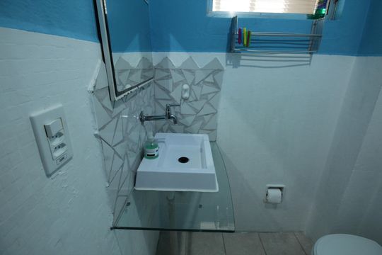 Banheiro de kitnet/studio para alugar com 1 quarto, 40m² em José Menino, Santos