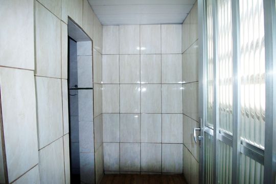 Banheiro 2 de casa para alugar com 2 quartos, 180m² em Colégio, Rio de Janeiro