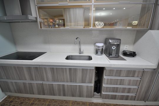 Cozinha de apartamento à venda com 2 quartos, 96m² em Vila Leonor, São Paulo