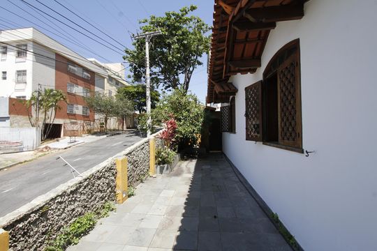 Vista da Sala de casa à venda com 4 quartos, 370m² em Jardim America, Belo Horizonte