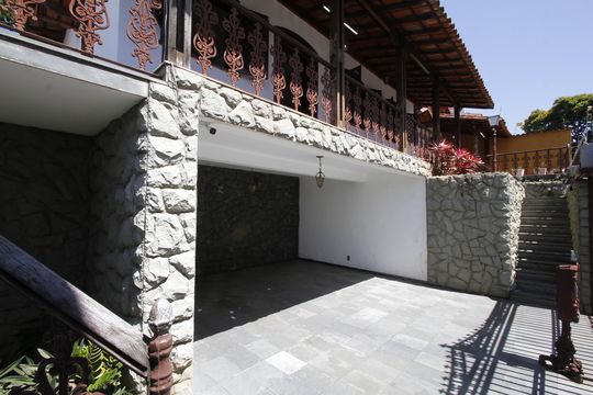 Garagem de casa à venda com 4 quartos, 370m² em Jardim America, Belo Horizonte
