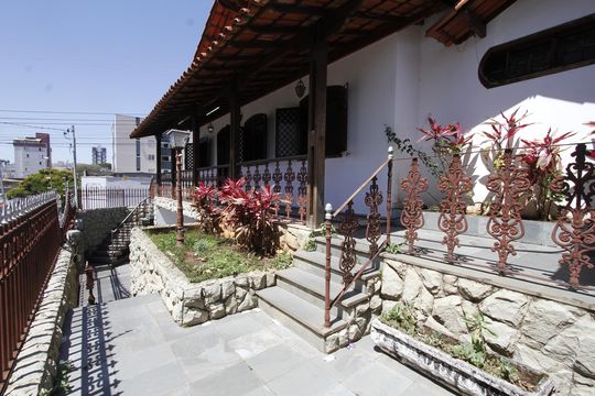 Casa à venda com 4 quartos, 370m² em Jardim America, Belo Horizonte