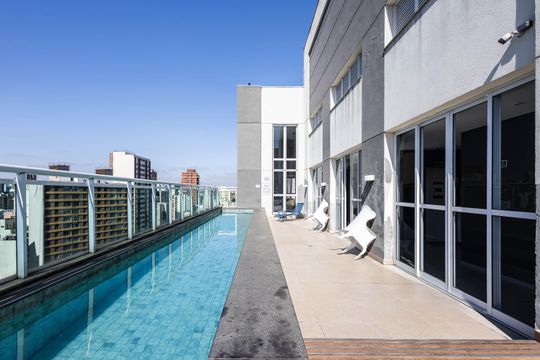 Piscina de kitnet/studio para alugar com 1 quarto, 42m² em Pinheiros, São Paulo