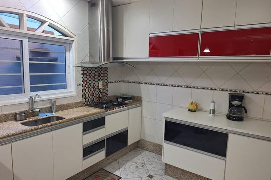 Cozinha de casa à venda com 3 quartos, 176m² em Conjunto Habitacional Parque da Floresta, Campinas