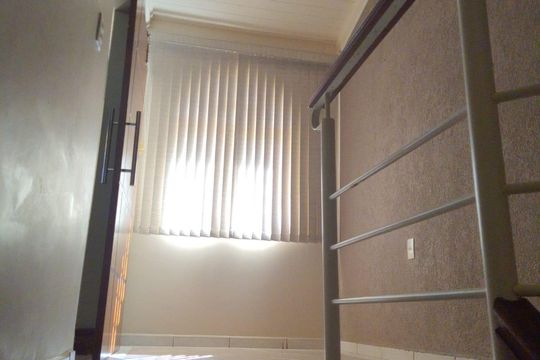 Corredor de casa à venda com 3 quartos, 176m² em Conjunto Habitacional Parque da Floresta, Campinas