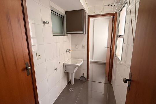 Área de Serviço de apartamento para alugar com 3 quartos, 107m² em Parque Amazonia, Goiânia