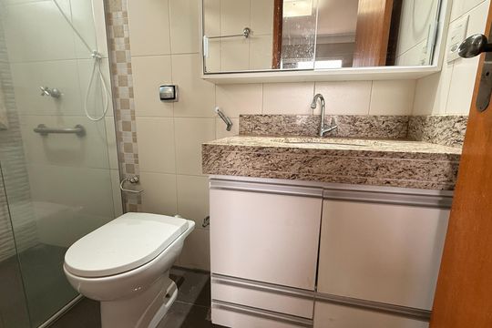 Banheiro da Suíte 3 de apartamento para alugar com 3 quartos, 107m² em Parque Amazonia, Goiânia
