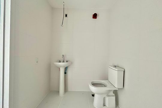 Banheiro de kitnet/studio à venda com 1 quarto, 25m² em Ibirapuera, São Paulo