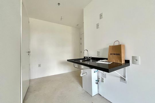 Cozinha de kitnet/studio à venda com 1 quarto, 25m² em Ibirapuera, São Paulo