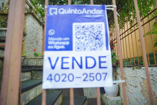 Placa na Fachada de apartamento à venda com 2 quartos, 157m² em Auxiliadora, Porto Alegre