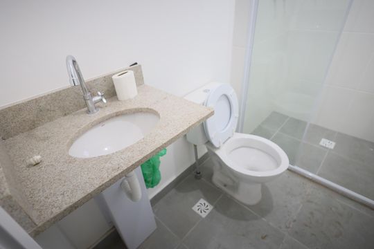 Banheiro  de apartamento para alugar com 3 quartos, 65m² em Presidente Altino, Osasco