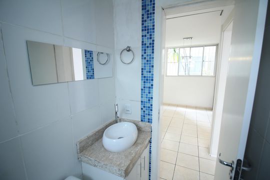 Banheiro de apartamento para alugar com 2 quartos, 48m² em Santa Maria, Contagem