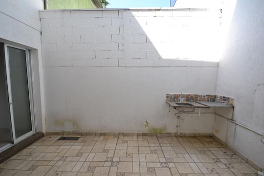 Quintal de casa para alugar com 2 quartos, 200m² em Jardim Bonfiglioli, São Paulo
