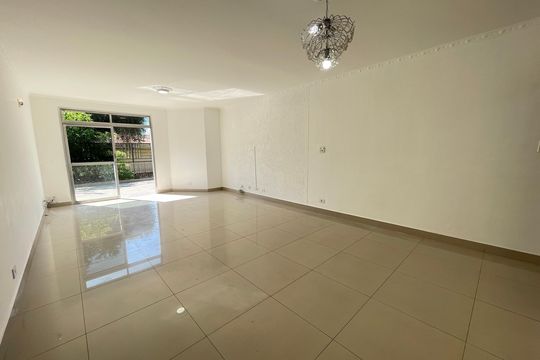 Sala de casa para alugar com 2 quartos, 200m² em Jardim Bonfiglioli, São Paulo