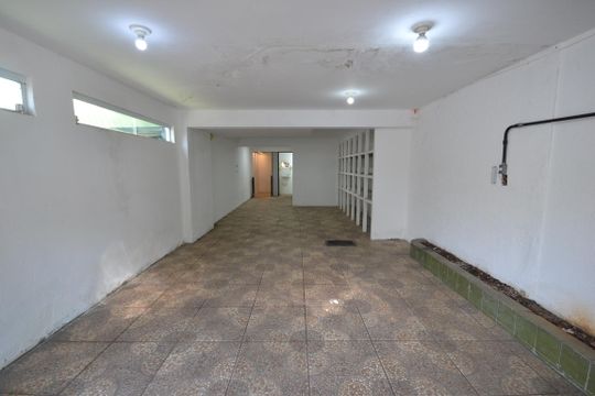 Garagem de casa para alugar com 2 quartos, 200m² em Jardim Bonfiglioli, São Paulo
