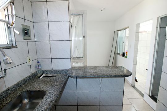 Cozinha de apartamento para alugar com 1 quarto, 75m² em Irajá, Rio de Janeiro