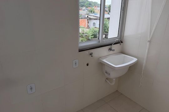 Área de serviço de apartamento para alugar com 1 quarto, 60m² em Curicica, Rio de Janeiro