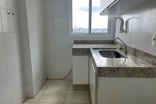 Cozinha de apartamento para alugar com 1 quarto, 60m² em Curicica, Rio de Janeiro