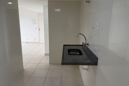 Cozinha de apartamento para alugar com 1 quarto, 60m² em Curicica, Rio de Janeiro