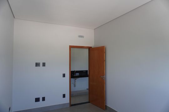 Casa à venda com 3 quartos, 160m² em Jardim Helena, Americana