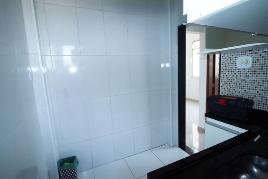 Cozinha de apartamento para alugar com 2 quartos, 68m² em Irajá, Rio de Janeiro