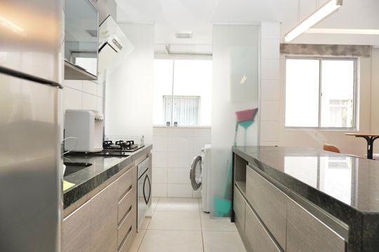 Cozinha e Área de Serviço de apartamento para alugar com 2 quartos, 70m² em Cruzeiro, Belo Horizonte