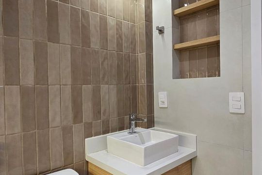 Banheiro de apartamento à venda com 1 quarto, 42m² em Catete, Rio de Janeiro