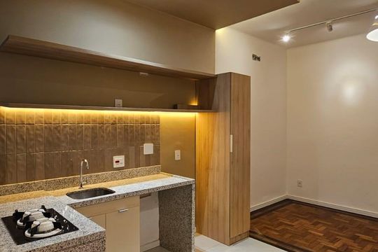 Cozinha de apartamento à venda com 1 quarto, 42m² em Catete, Rio de Janeiro