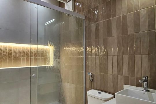 Banheiro de apartamento à venda com 1 quarto, 42m² em Catete, Rio de Janeiro