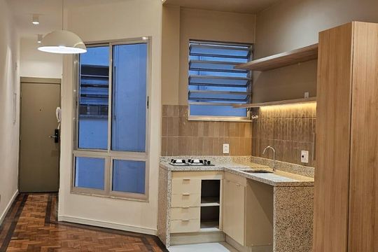 Cozinha de apartamento à venda com 1 quarto, 42m² em Catete, Rio de Janeiro