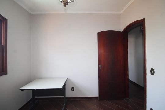 Quarto 1 de casa para alugar com 5 quartos, 220m² em Vila Barbosa, São Paulo