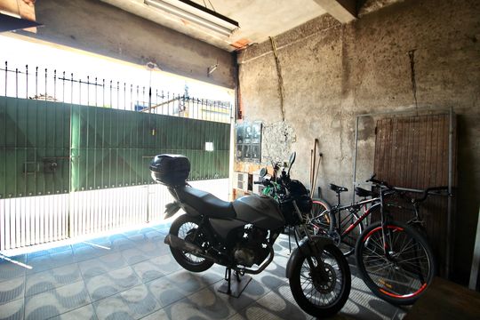 Garagem de casa à venda com 6 quartos, 210m² em Jardim Maia, São Paulo