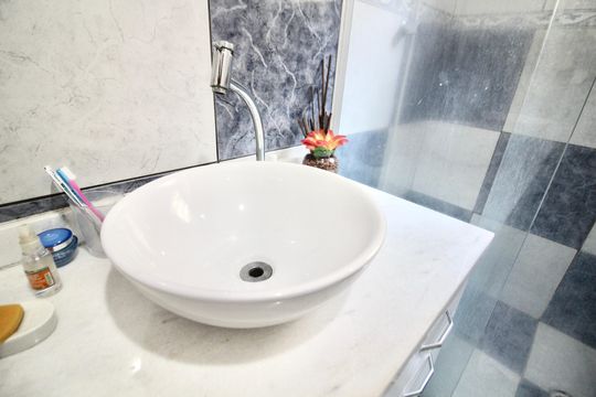 Banheiro 4 de casa à venda com 6 quartos, 210m² em Jardim Maia, São Paulo
