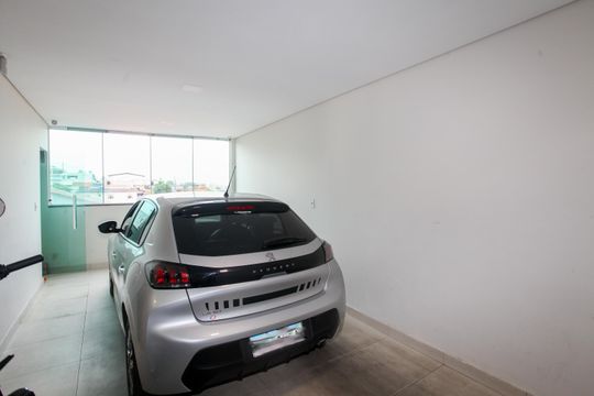 Garagem de casa para alugar com 4 quartos, 280m² em Vila Cristina, Contagem