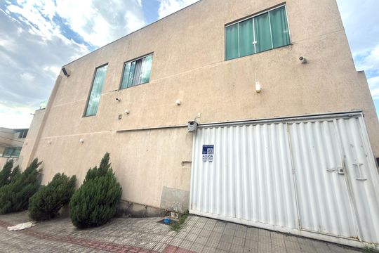 Fachada de casa para alugar com 4 quartos, 280m² em Vila Cristina, Contagem