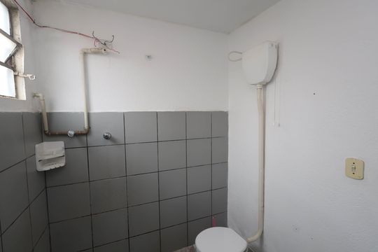 Banheiro de casa para alugar com 1 quarto, 40m² em Vila São José, São Paulo