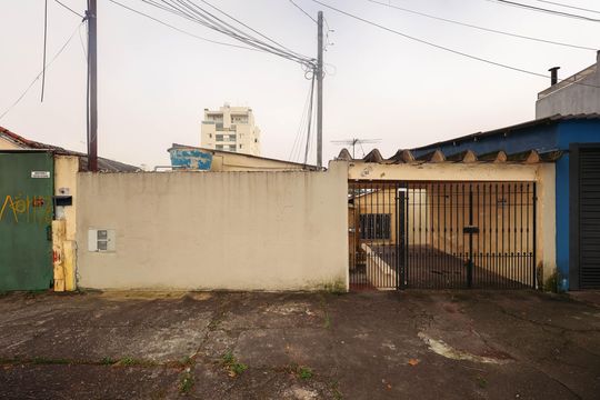 Fachada de casa para alugar com 1 quarto, 40m² em Vila São José, São Paulo