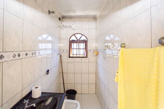 Banheiro de casa à venda com 4 quartos, 230m² em Eldorado, Diadema