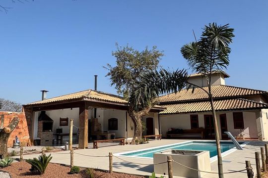 Área externa de casa à venda com 4 quartos, 1050m² em Colinas de Indaiatuba I, Indaiatuba