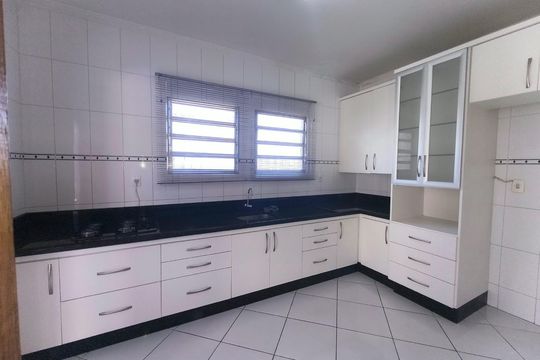 Cozinha de casa para alugar com 2 quartos, 200m² em Forquilhinhas, São José