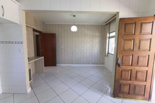 Sala de casa para alugar com 2 quartos, 200m² em Forquilhinhas, São José