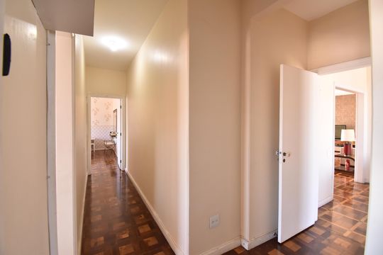 Corredor de apartamento à venda com 3 quartos, 219m² em Centro, Curitiba